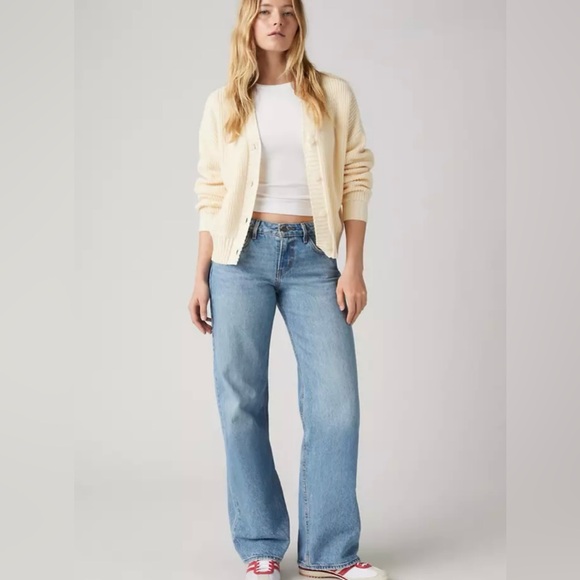Levi’s Low Loose Straight Leg Jeans in Good Grades Wash - Picture 2 of 10